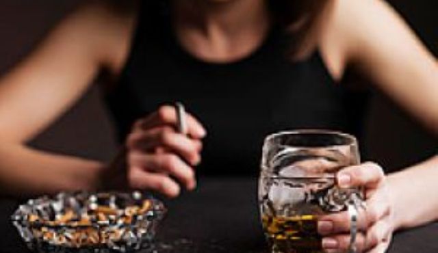Алкоголь и курение - одна из причин снижения либидо